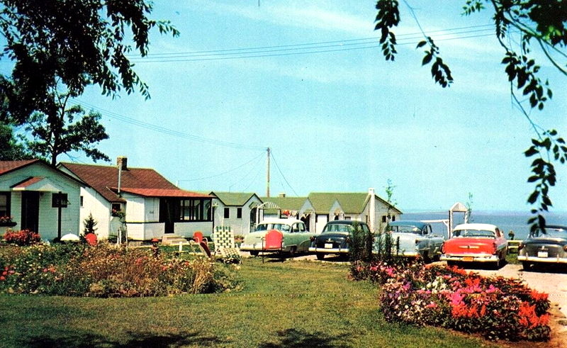 Beachcomber Motel & Apartments - Beachcomber Postcard (newer photo)